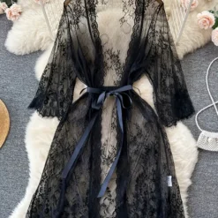 Γυναικείο σέξι ρόμπα από δαντέλα