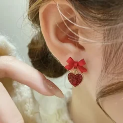 Κομψά Σκουλαρίκια με Κόκκινη Καρδιά & Φιόγκο