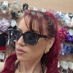 Γυναικεία μοντέρνα γυαλιά