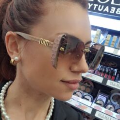 Γυναικεία μοντέρνα γυαλιά